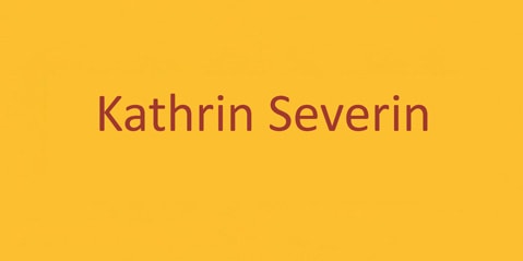 Der Text „Kathrin Severin“ wird in weißer Schrift auf einem orangefarbenen Hintergrund angezeigt.