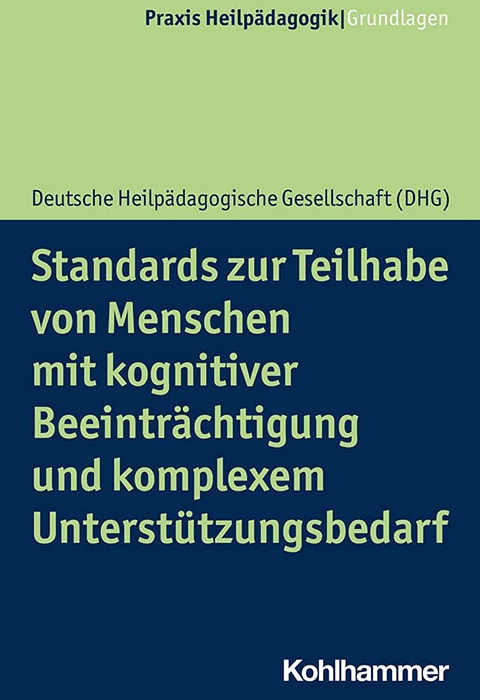 Cover des Buches „Standards zur Teilhabe des Menschen mit kognitiver Beeinträchtigung und Unterstützungsbedarf“, Kohlhammer-Verlag, mit grün-blauem Hintergrund.