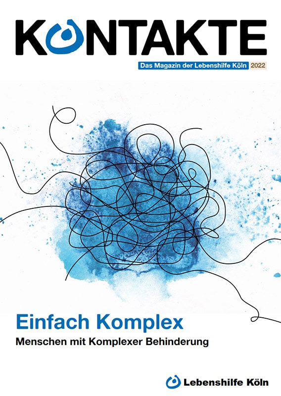 Cover des Magazins „kontakte“ mit einem abstrakten blauen Kritzeldesign auf weißem Hintergrund und einem deutschen Text zur Unterstützung von Menschen mit komplexen Erkrankungen.
