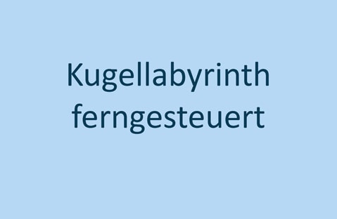 Text mit der Aufschrift „Kugellabyrinth ferngesteuert“ auf blauem Hintergrund.